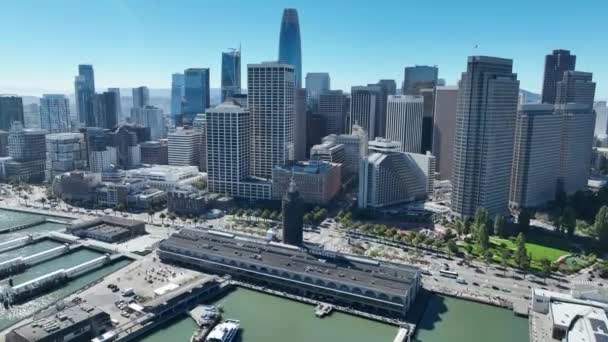 旧金山的波尔图位于美国加州的旧金山 市中心城市天际线 交通场景 旧金山的波尔图位于美国加州旧金山 — 图库视频影像