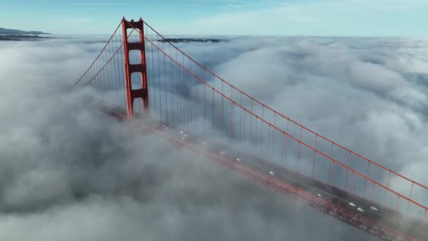 ゴールデンゲートブリッジフォグ アット サンフランシスコ アメリカ合衆国 高層ビル建築について 観光旅行について ゴールデンゲートブリッジフォグ アット サンフランシスコ アメリカ合衆国 — ストック動画