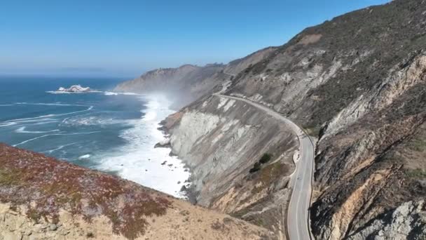 美国加利福尼亚州1号公路的沿海公路 加利福尼亚海路的历史路旅行 滨海景观 美国加利福尼亚州1号公路的沿海公路 — 图库视频影像