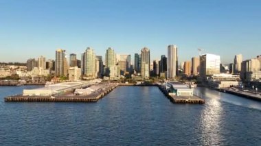 San Diego Skyline, San Diego, Kaliforniya 'da. Şehir merkezinin manzarası var. Şehir Sahili. San Diego Skyline San Diego 'da Kaliforniya' da.