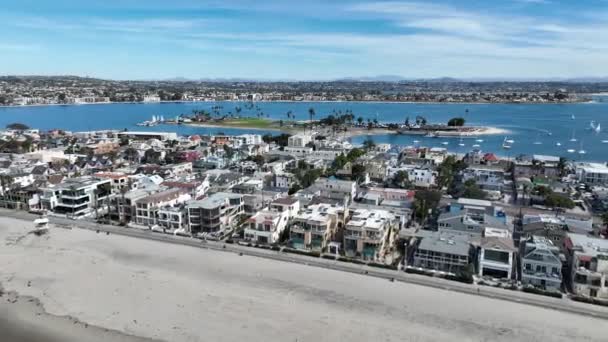 位于美国加州圣地亚哥的任务海滩 海岸城风景 海滩背景 美国加利福尼亚州圣地亚哥的传教海滩 — 图库视频影像