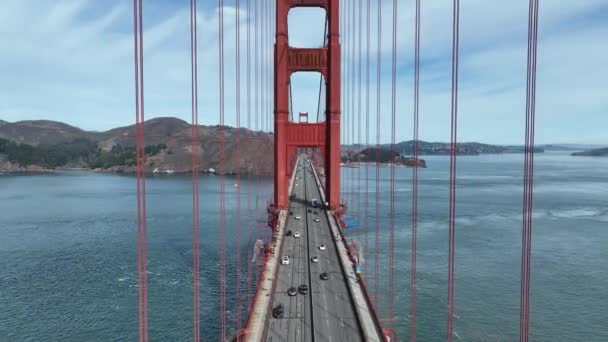 位于美国加州旧金山的金门大桥空中 梅格洛波利斯市中心的城市景观 商务旅行 美国加州旧金山的金门大桥 — 图库视频影像
