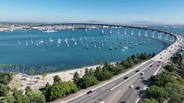 美国加州圣地亚哥的Conorado湾大桥 市中心的风景城市景观 城市海岸 美国加利福尼亚州圣地亚哥的Conorado湾大桥 — 图库视频影像