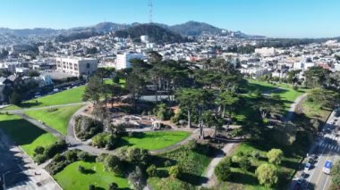 Alamo Meydanı, San Francisco, Kaliforniya Birleşik Devletleri. Highrise İnşaat Mimarisi. Turizm Seyahati. Alamo Meydanı, San Francisco, Kaliforniya Birleşik Devletleri.