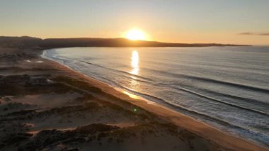 Monterey, Kaliforniya 'daki Sunset Plajı. Doğa Turizmi. Güneşli Gün Manzarası. Monterey, Kaliforniya 'da Sunset Plajı.