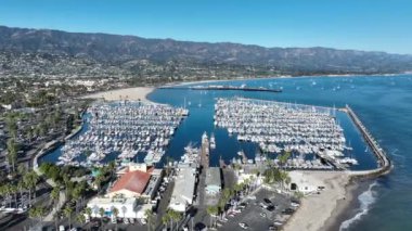 Kaliforniya, Santa Barbara 'da Marina Körfezi. Doğa Turizmi. Güneşli Gün Manzarası. Marina Körfezi Santa Barbara 'da Kaliforniya' da.