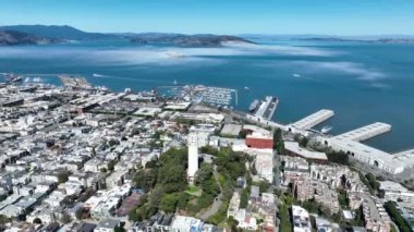San Francisco Körfezi, San Francisco, Kaliforniya Birleşik Devletleri. Highrise İnşaat Mimarisi. Turizm Seyahati. San Francisco Körfezi San Francisco, Kaliforniya Birleşik Devletleri.