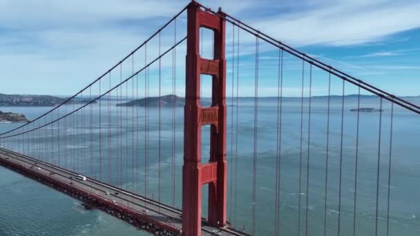 位于美国加州旧金山的金门大桥 高楼建筑 美国加利福尼亚州旧金山的金门大桥 — 图库视频影像