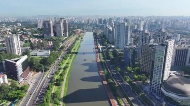 Paulo Brezilya 'daki Sao Paulo Köprüsü' nde. Şehir Köprüsü. Trafik Yolu 'nda. Yani Paulo Brezilya. Şehir manzarası. Sao Paulo 'daki Kablo Köprüsü So Paulo Brezilya.