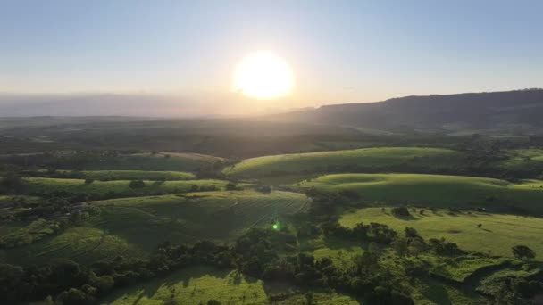 Sunset Skyline Scenic Green Valley Mountains Escena Vida Rural Paisaje — Vídeo de stock