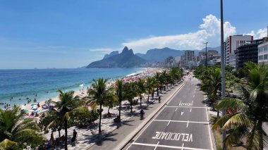 Rio de Janeiro Rio de Janeiro 'daki Ipanema Plajı. Plaj manzarası. İdealist Seyahat. Rio De Janeiro Brezilya. Tropikal dinlenme. Rio de Janeiro 'da Ipanema Plajı Rio de Janeiro Brezilya.