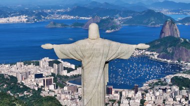 Rio de Janeiro Brezilya 'daki Kurtarıcı İsa. Corcovado Dağı. Sugarloaf Tepesi. Rio De Janeiro Brezilya. Bay Water Bakış Açısı. Kurtarıcı Rio Rio Rio Rio de Janeiro Brezilya 'da.