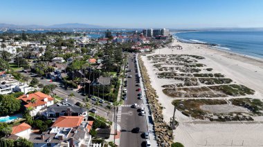 Kaliforniya, San Diego 'da Conorado Plajı. Cennet Sahili Manzarası. Deniz Burnu Limanı. San Diego 'daki Conorado Sahili, Kaliforniya Birleşik Devletleri..