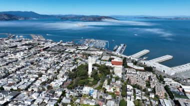 San Francisco Körfezi, San Francisco, Kaliforniya Birleşik Devletleri. Highrise İnşaat Mimarisi. Turizm Seyahati. San Francisco Körfezi San Francisco, Kaliforniya Birleşik Devletleri.