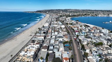 Kaliforniya, San Diego 'daki Mission Plajı. Cennet Sahili Manzarası. Deniz Burnu Limanı. San Diego Mission Plajı, Kaliforniya Birleşik Devletleri.