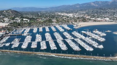 Santa Barbara Limanı, Kaliforniya, ABD. Doğa Turizmi. Güneşli Gün Manzarası. Santa Barbara Limanı Santa Barbara Amerika Birleşik Devletleri.