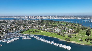Kaliforniya, San Diego 'daki Bay Circle Park. Cennet Sahili Manzarası. Deniz Burnu Limanı. Kaliforniya 'da San Diego Körfez Parkı.