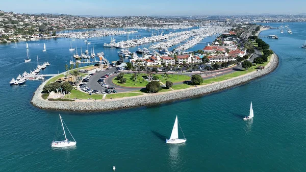 Kaliforniya, San Diego 'daki Shelter Adası. Paradisiac Sahili. Deniz Burnu Simgesi. Kaliforniya 'da San Diego' daki Shelter Adası.