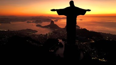 Rio de Janeiro Brezilya 'daki Kurtarıcı İsa. Corcovado Dağı. Şekerleme Manzarası. Rio De Janeiro Brezilya. Bakış açısı sahnesi. Kurtarıcı İsa Rio De Janeiro Brezilya 'da.