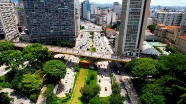 Santa Efigencia Viaduct Sao Paulo Brezilya şehir merkezinde. Şehrin tarihi merkezinin çarpıcı manzarası. Sao Paulo 'nun tarihi merkezinin ortaçağ binaları ve viyadikleri. Seyahat hedefi.
