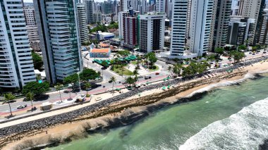 Pernambuco Brazil Recife 'deki Boa Viagem Kilisesi. Şehir peyzajı. Şehir merkezi arka planı. Şehir Bölgesi. Metropolitan Binaları. Recife Pernambuco Brezilya 'daki Boa Viagem Kilisesi.
