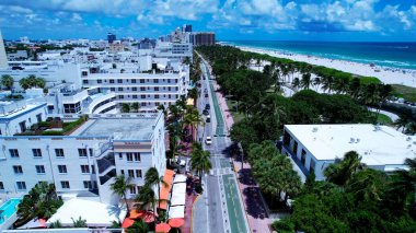 Miami Beach Florida 'da. Miami Beach USA 'de. Miami Beach Florida 'nın tarihi şehir merkezinin havadan görünüşü. Yaz gezisi. Tropik bir yer. Şehir manzarası geçmişi. Kıyı manzarası.