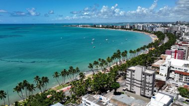 Brezilya 'nın kuzeydoğusundaki Maceio Alagoas. Maceio Alagoas Brezilya 'daki turkuaz su plajının havadan çekimleri. Tarihi plaj turizmi manzarası. Seyahat hedefi