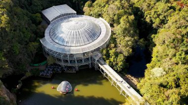 Curitiba Brezilya 'daki Arame Operası. Curitiba Brezilya 'nın havadan manzarası. Brezilya 'nın başkenti Parana' daki eğlence parkı. Seyahat yerleri.
