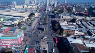 Santiago Şili 'nin And Dağları yakınlarındaki hava manzarası. Turistik bir dönüm noktası. Şehir manzarası Santiago Şili. Seyahat yerleri. Tatiller seyahat eder. Santiago Şili 'nin şehir manzarası.
