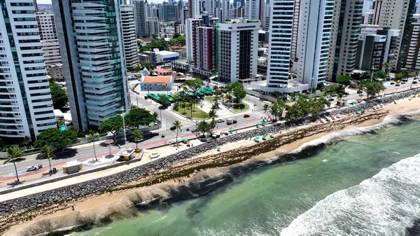 Pernambuco Brazil Recife 'deki Boa Viagem Kilisesi. Şehir peyzajı. Şehir merkezi arka planı. Şehir Bölgesi. Metropolitan Binaları. Recife Pernambuco Brezilya 'daki Boa Viagem Kilisesi.