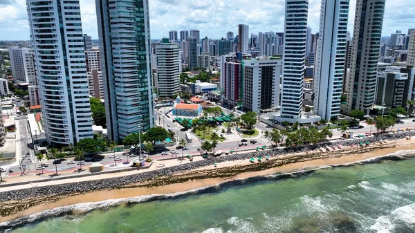 Pernambuco Brazil Recife 'deki Boa Viagem Kilisesi. Şehir peyzajı. Şehir merkezi arka planı. Şehir Bölgesi. Metropolitan Binaları. Recife Pernambuco Brezilya 'daki Boa Viagem Kilisesi.