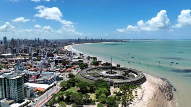 Paraiba Brezilya 'daki Joao Pessoa' daki Tambau Plajı. Deniz Burnu Manzarası. Sahil şehri. Şehir merkezinden. Şehir manzarası arka planı. Joao Pessoa 'daki Tambau Plajı Paraiba Brezilya.