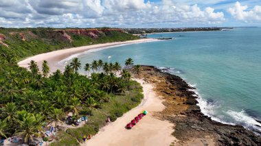 Paraiba Brezilya 'daki Conde' de Coqueirinho Plajı. Plaj manzarası. Seyahat güzergahı. Doğa Arkaplanı. Açık hava antenleri. Conde Paraiba Brezilya 'da Coqueirinho Plajı.