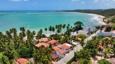 Alagoas Brezilya 'daki Japaratinga Plaj Sahnesi. Turizm arazisi. Karayip arka planı. Seyahat Manzarası. Tatil Tatilleri. Deniz kenarı sahnesi. Alagoas Brezilya 'daki Japaratinga Plaj Sahnesi.