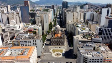Rio de Janeiro Brezilya 'nın merkezindeki Candelaria Kilisesi' nin panoramik hava manzarası. Uluslararası seyahat simgesi. Tatil yeri