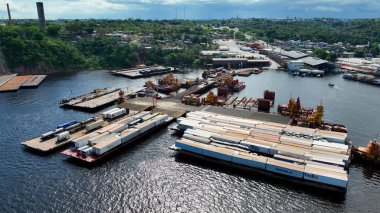 Manaus Brezilya. Manaus Brezilya şehir merkezindeki Ceasa limanının panoramik hava manzarası. Altyapı manzarası, hava manzarası. Manaus Brezilya. Manaus Brezilya 'da Ceasa Limanı.