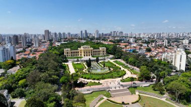 2022 yılında Sao Paulo Brezilya şehir merkezindeki ünlü Brezilya Bağımsızlık Müzesi restoratif. Şehir merkezindeki Ortaçağ Binası. Manzaralı bahçe ve şehir simgesi bina. Sao Paulo Brezilya.