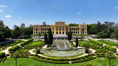 2022 yılında Sao Paulo Brezilya şehir merkezindeki ünlü Brezilya Bağımsızlık Müzesi restoratif. Şehir merkezindeki Ortaçağ Binası. Manzaralı bahçe ve şehir simgesi bina. Sao Paulo Brezilya.