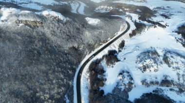 Escondido Gölü Ushuaia, Fin Del Mundo Arjantin. Karlı Dağlar. Doğa manzarası. Fin Del Mundo Arjantin. Göller Arkaplanı. Escondido Gölü Ushuaia Fin Del Mundo Arjantin.
