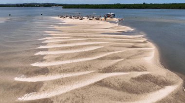 Aracaju Brezilya 'daki ünlü Croa de Gore Adası. Kuzeydoğudaki Sergipe Eyaleti. Tatil yeri. Tropik bir yer. Tatil seyahati. Aracaju Sergipe 'deki kum adası. Aracaju Brezilya.