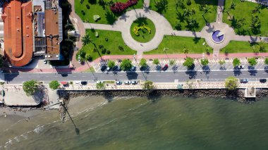 Santos Sao Paulo Brezilya sahil şehrinin hava manzarası. Sao Paulo 'nun Güney Sahili' nin havadan manzarası. Tropik seyahat. Kıyı manzarası.