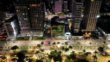 Ceara Brezilya 'daki Fortaleza' da trafik bulvarı. Şehir merkezinde. Kentsel Şehir Manzarası. Plaj manzarası. Şehir Sahnesi Sahnesi. Ceara Brezilya 'da Fortaleza' da Trafik Bulvarı.