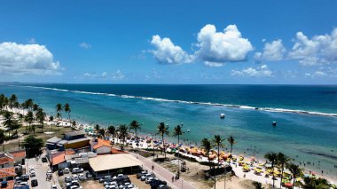 Maceio Alagoas Brezilya 'daki turkuaz su plajının havadan çekimleri. Maceio Alagoas Brezilya 'da Fransız Sahili turizm simgesi. Rahatlama manzarası. Brezilya Kuzeydoğu Sahili.