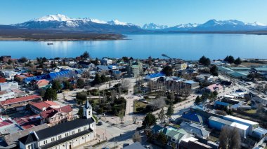 Magallanes Şili 'nin Puerto Natales sahil kenti. Antarktika Manzarası. Açık hava görüntüsü. Patagonya şehri manzarası. Magallanes Şili 'deki Puerto Natales Sahil Kenti.