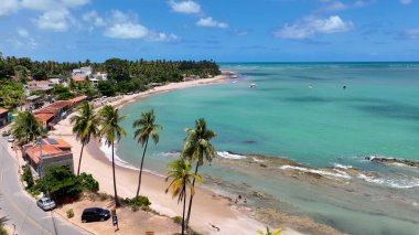 Alagoas Brezilya 'daki Japaratinga' daki Boqueirao Plajı. Turizm arazisi. Karayip arka planı. Seyahat Manzarası. Tatil Varış Yeri. Deniz Burnu Sahnesi. Boqueirao Sahili Japonya Alagoas Brezilya.