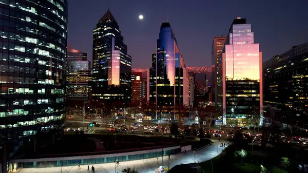 Ηλιοβασίλεμα Στο Σαντιάγο Χιλής Cityscape Του Ουρανού Ηλιοβασίλεμα Στην Πόλη Εικόνα Αρχείου