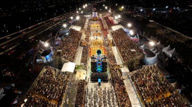 Sao Paulo Brezilya 'daki Samba Geçidi. Karnaval geçidi. Turizm cazibesi. Sao Paulo Brezilya. Anhembi Sambadrome. Sao Paulo Brezilya 'daki Samba Geçidi. Çarpıcı Karnaval Gezisi Manzarası.