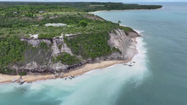 巴西塞古罗巴伊亚州的海滩悬崖 Idyllic海滩 自然景观 巴西巴伊亚州 旅游背景 波尔图塞古罗巴伊亚州的海滩悬崖巴西发现海岸 — 图库视频影像