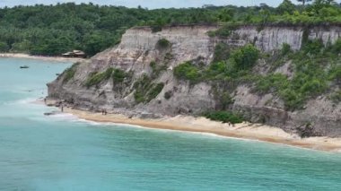 Porto Seguro Bahia Brezilya 'daki Mirror Beach. Idyllic Plajı. Doğa manzarası. Bahia Brezilya. Turizm arka planı. Porto Seguro Bahia 'daki Mirror Plajı. Brezilya Keşif Sahili.