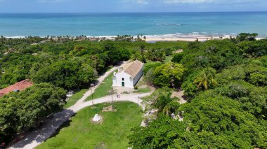 Trancoso Bahia Brezilya 'daki Trancoso Kilisesi. Dini kilise. Brezilya Kuzeydoğusu. Bahia Brezilya. Deniz Burnu Açık Hava. Trancoso Bahia Brezilya 'daki Trancoso Kilisesi. Huzurlu Turizm Manzarası.